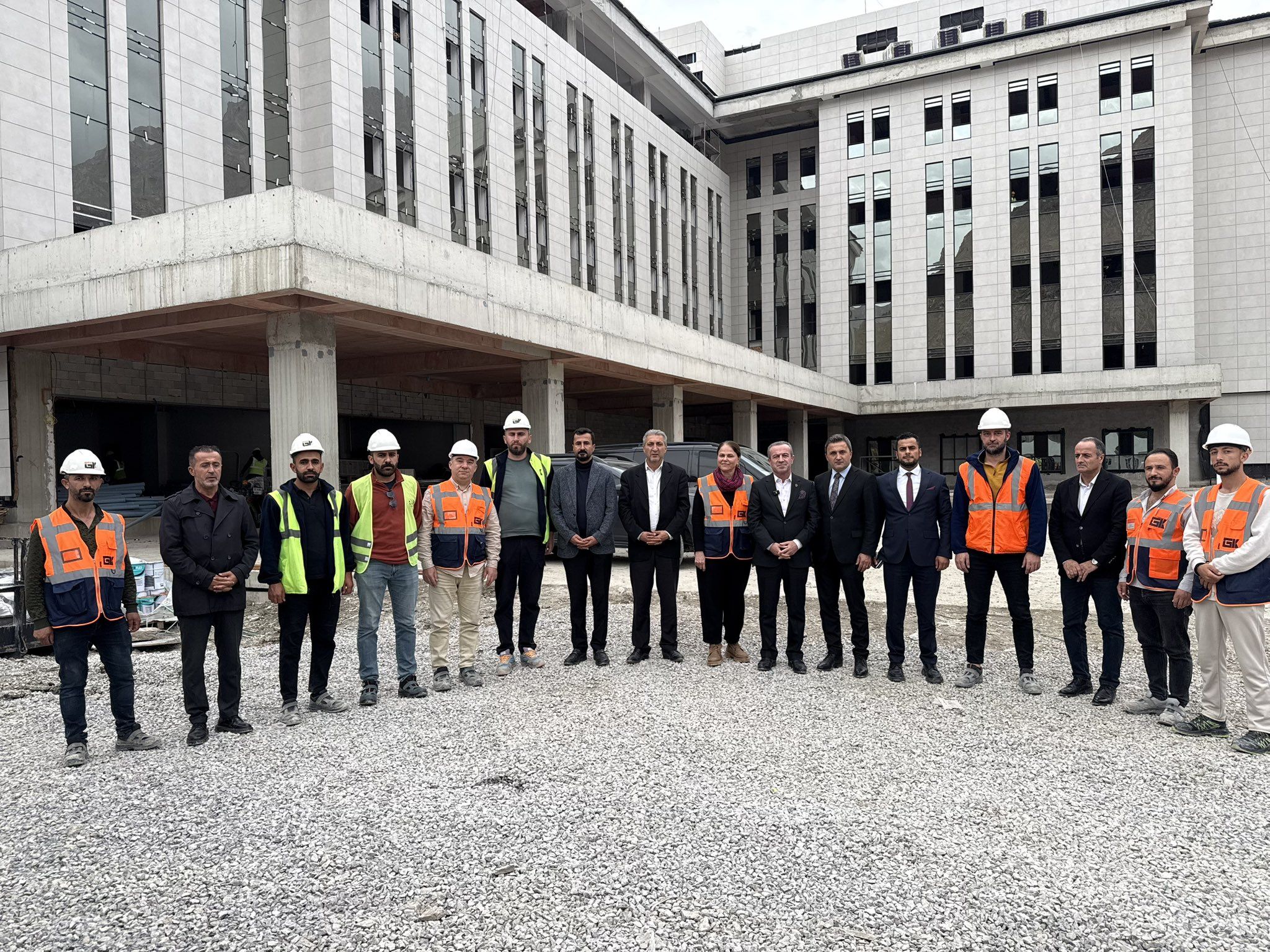 Hakkari’de bir ilk! Yeni hastanede deprem izolatörleri kullanıldı