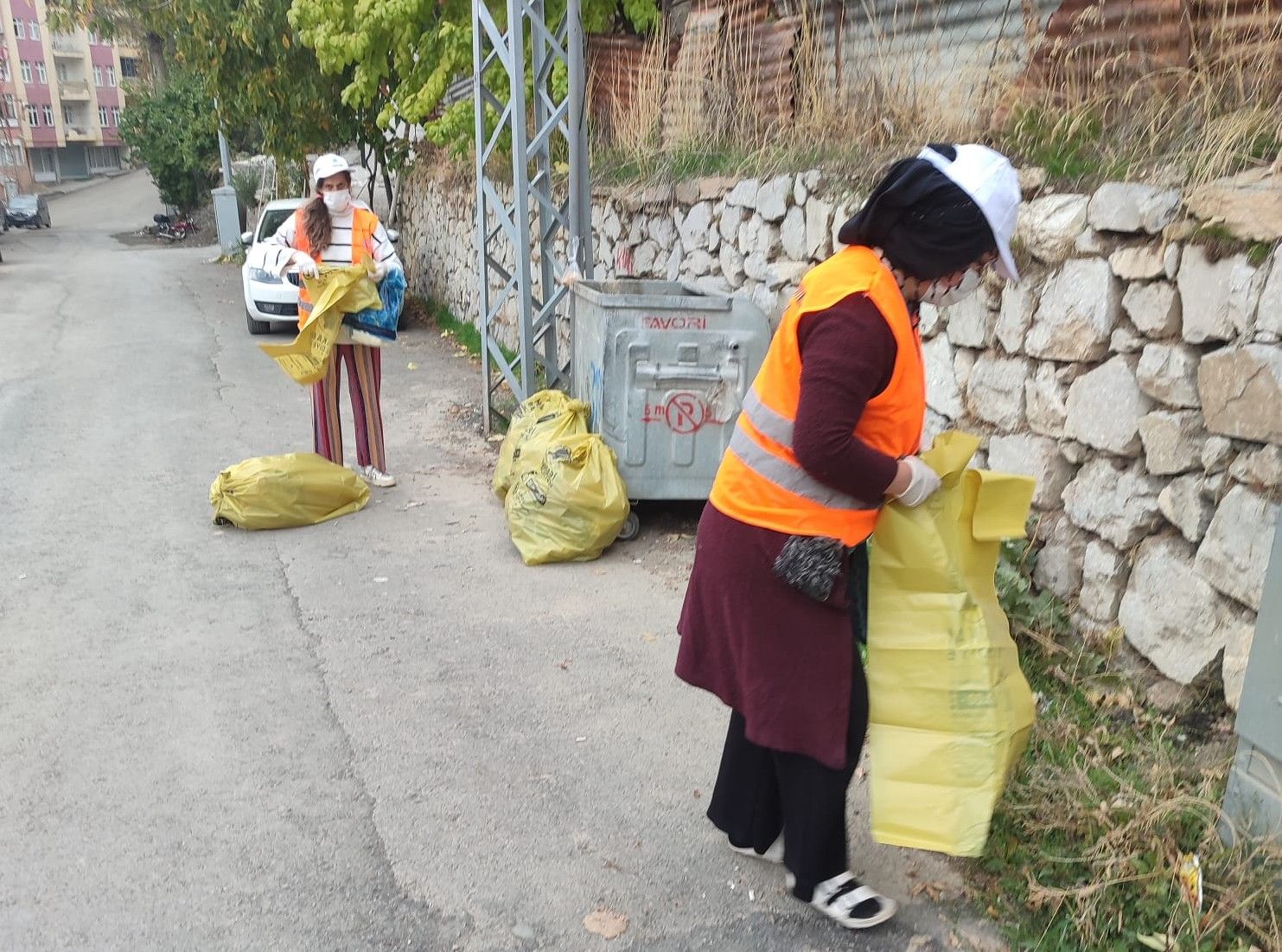 Cumhuriyet Bayramı öncesi Hakkari’de temizlik mesai