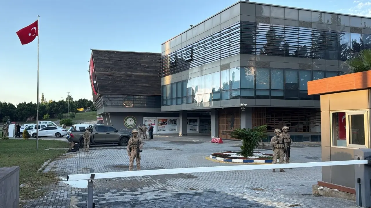 Çukurova Belediyesi’ne operasyon: 44 kişi gözaltında
