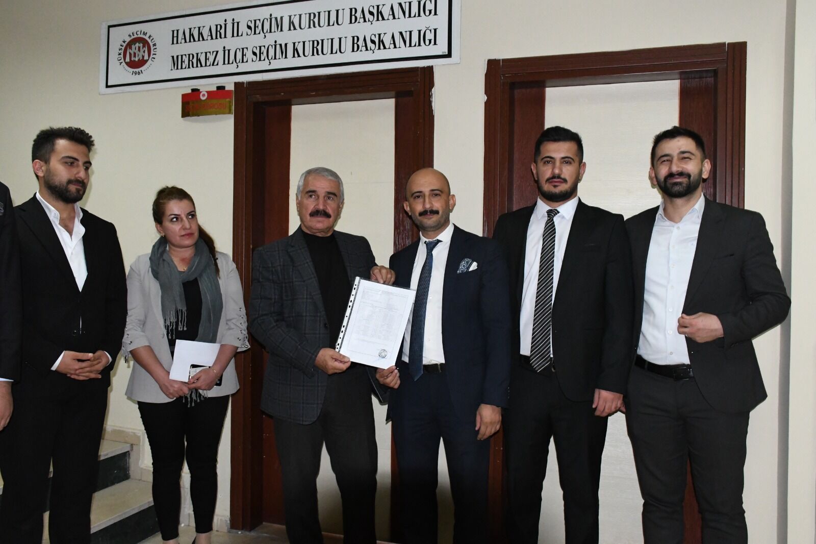 Hakkari Baro Başkanı Gülabi Seven mazbatasını aldı