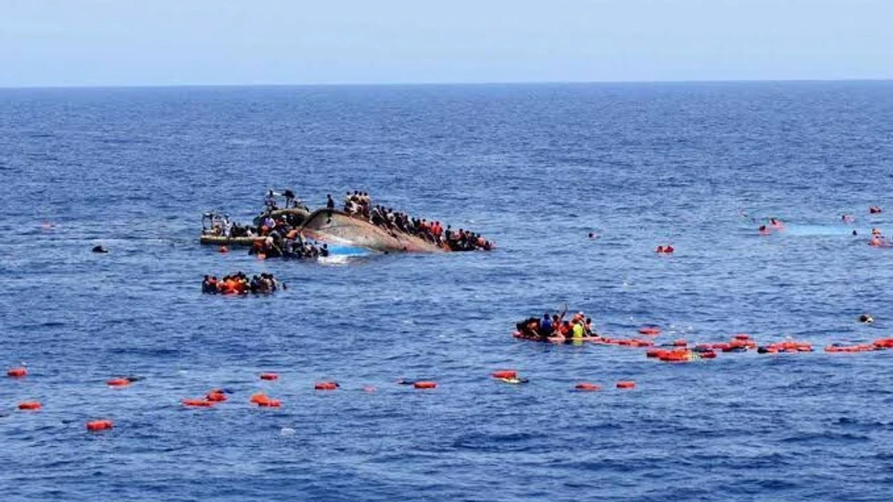 Ege'de tekne faciası: Biri bebek 12 göçmen hayatını kaybetti