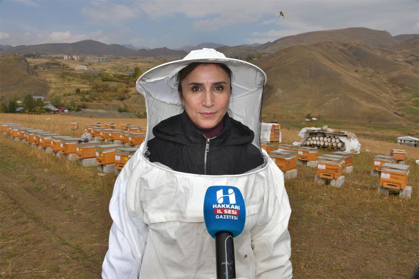Hakkarili arıcı kadınların ilk bal hasadı heyecanı