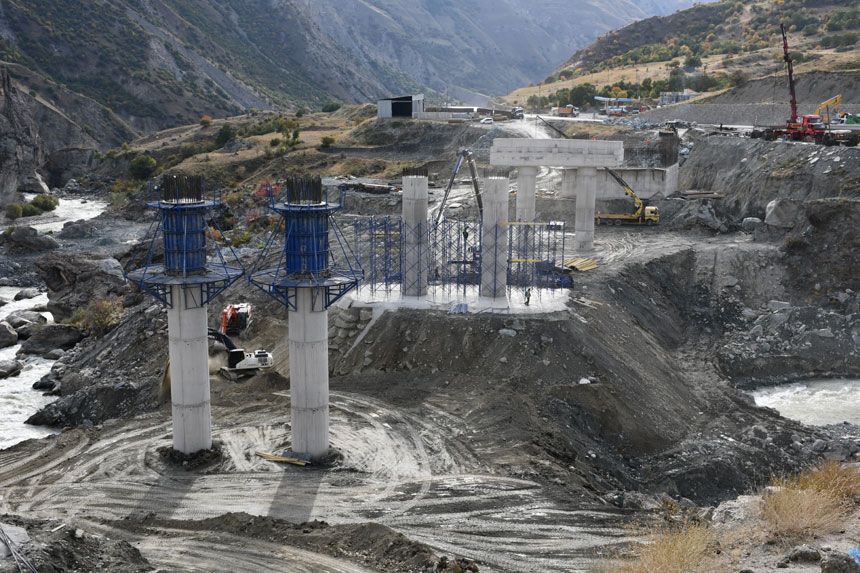 Hakkari-Van yolundaki köprülerde hummalı çalışma