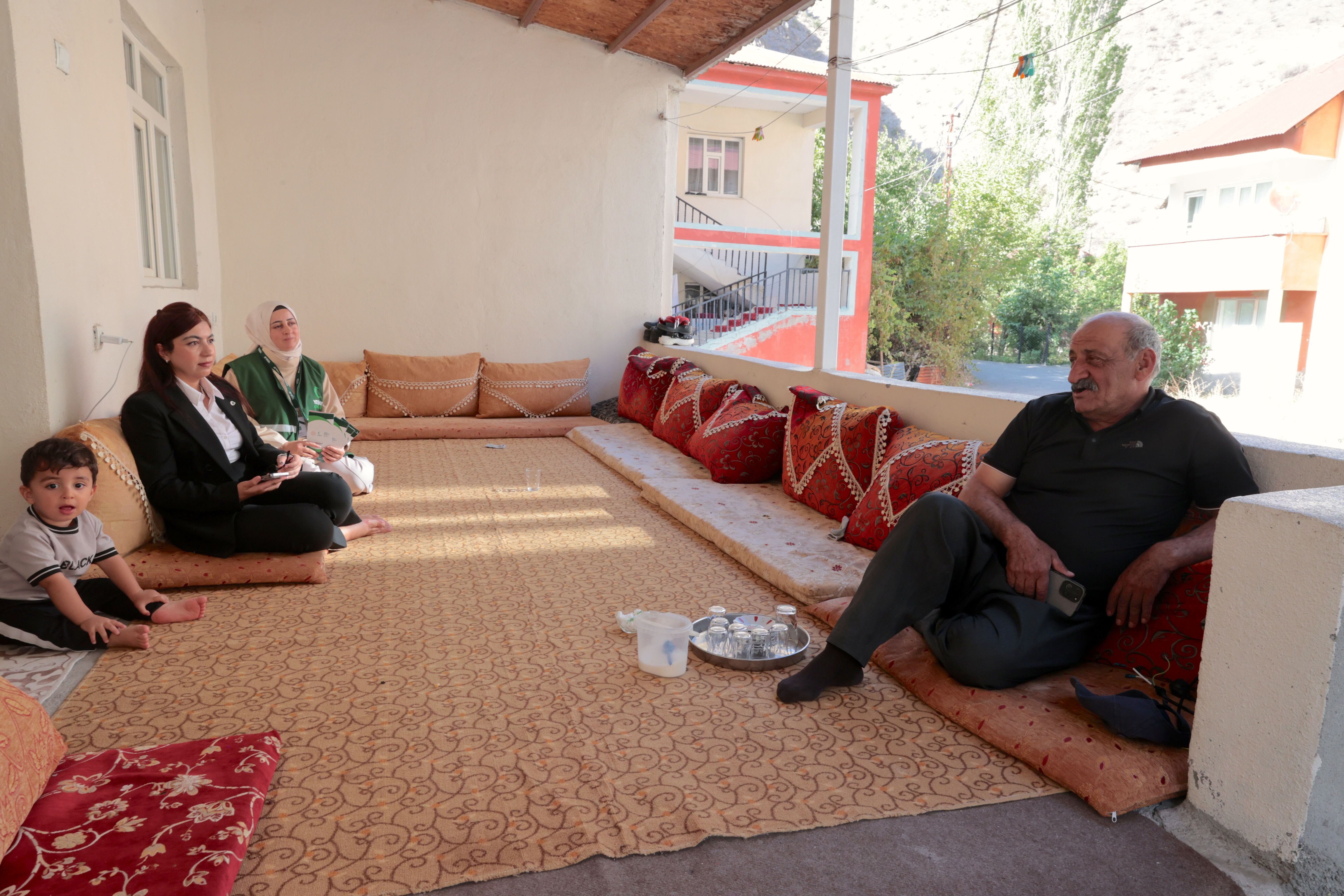 Yeşilay Hakkari'de köy köy bağımlılıkla mücadele ediyor