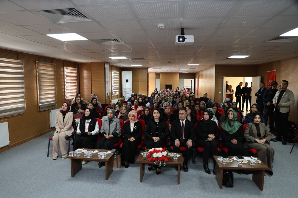 Van'da kadınlara yönelik yapay zeka ve dijital beceri eğitimleri düzenlendi