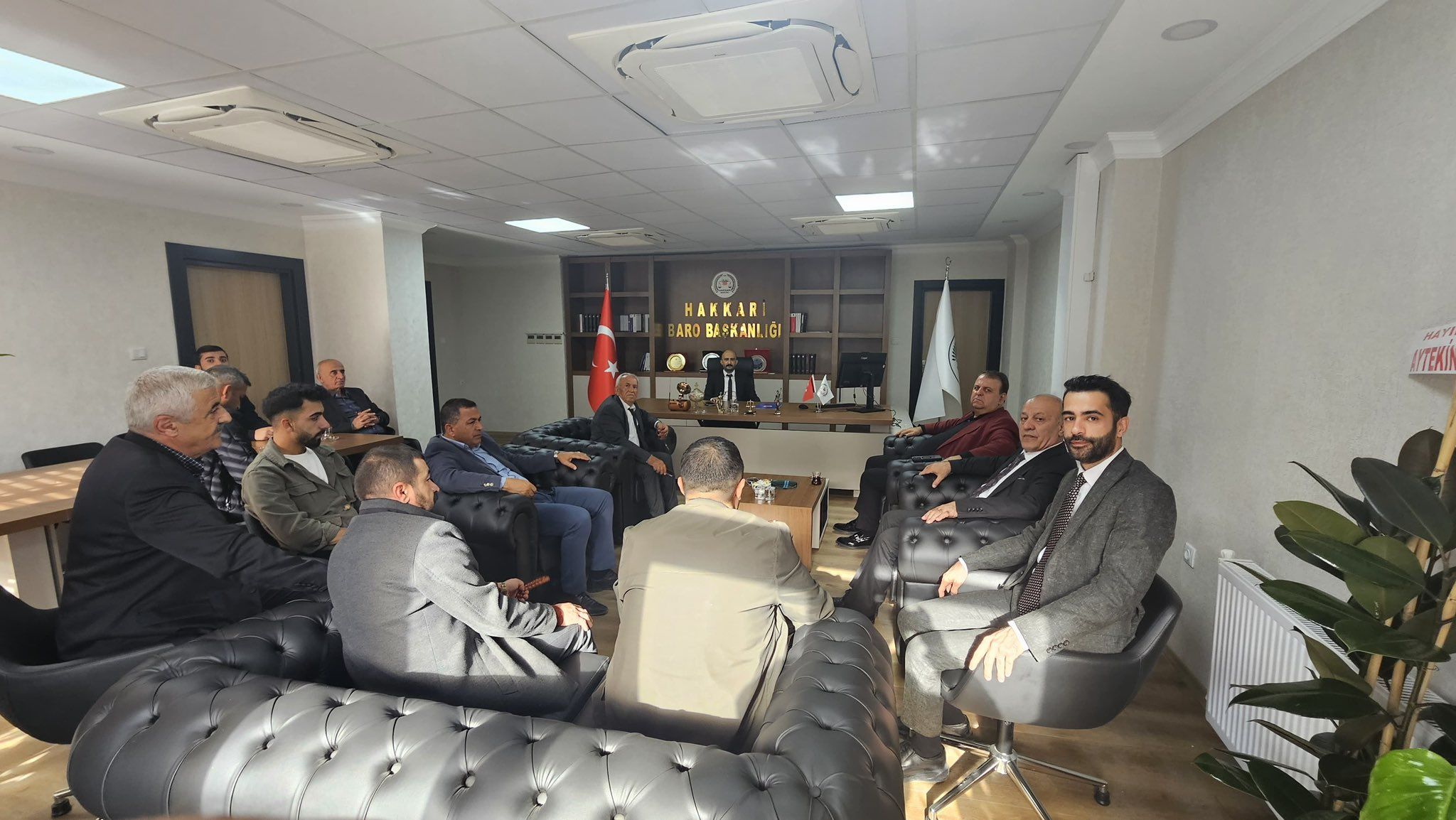 İş insanı Karahanlı’dan Hakkari Baro Başkanı Seven’e ziyaret