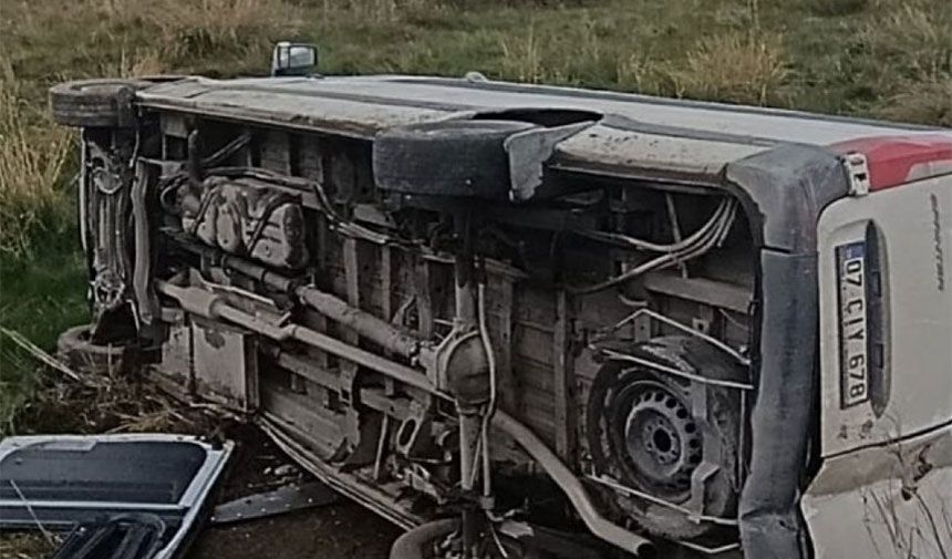 Van’da minibüs devrildi: 6 yaralı